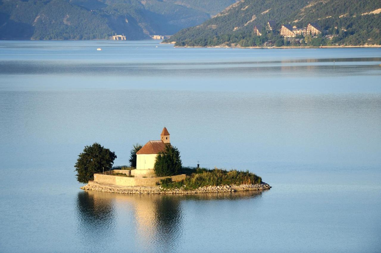 Village Club Les Hyvans Шорж Екстериор снимка