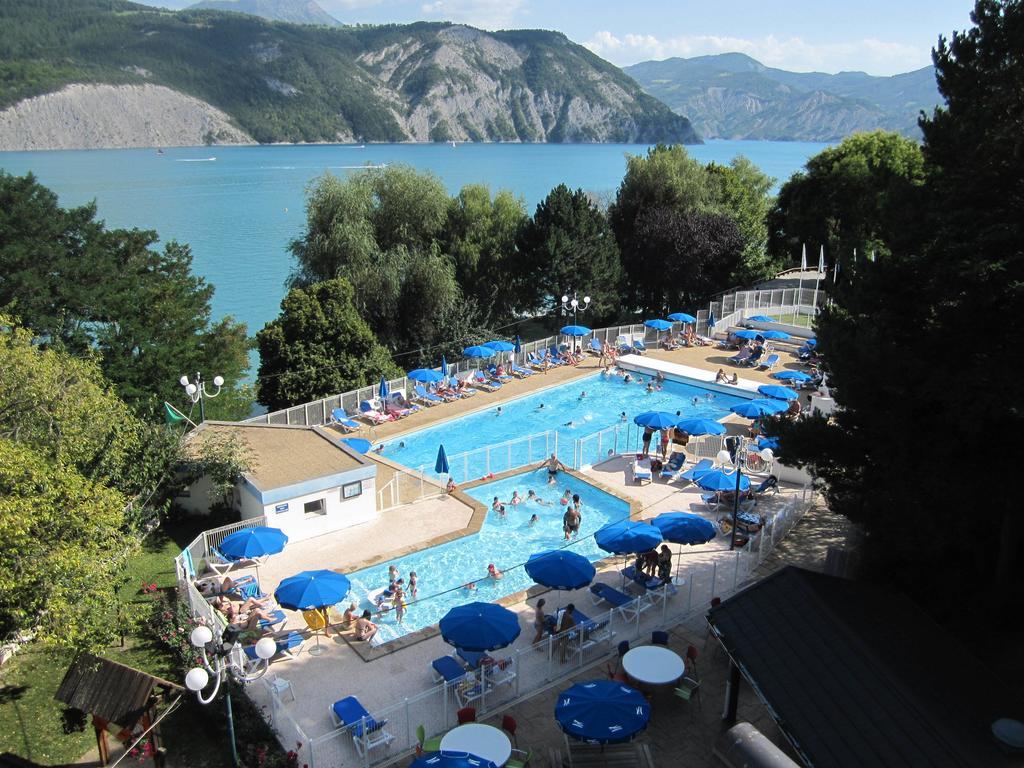 Village Club Les Hyvans Шорж Екстериор снимка