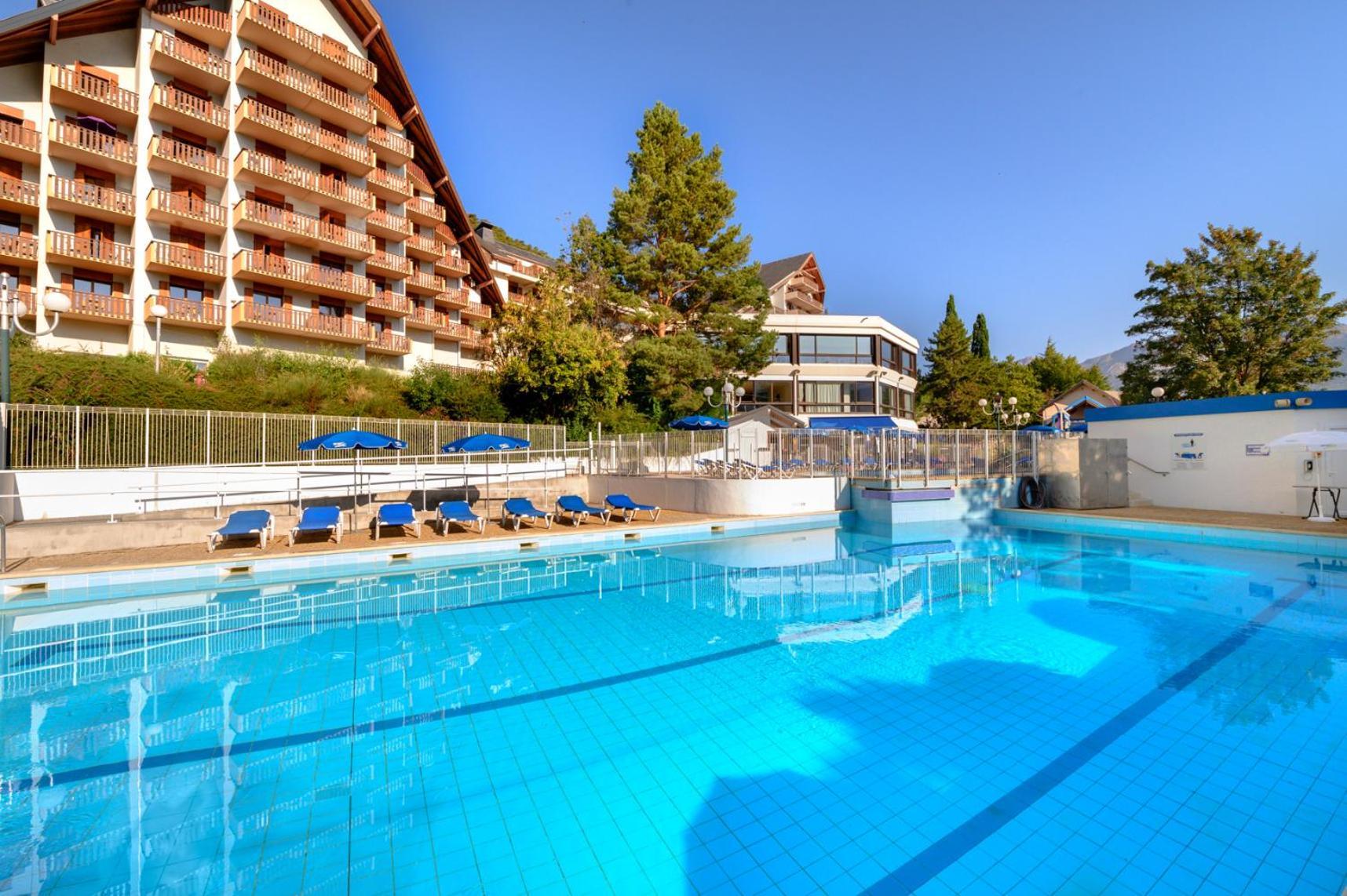 Village Club Les Hyvans Шорж Екстериор снимка