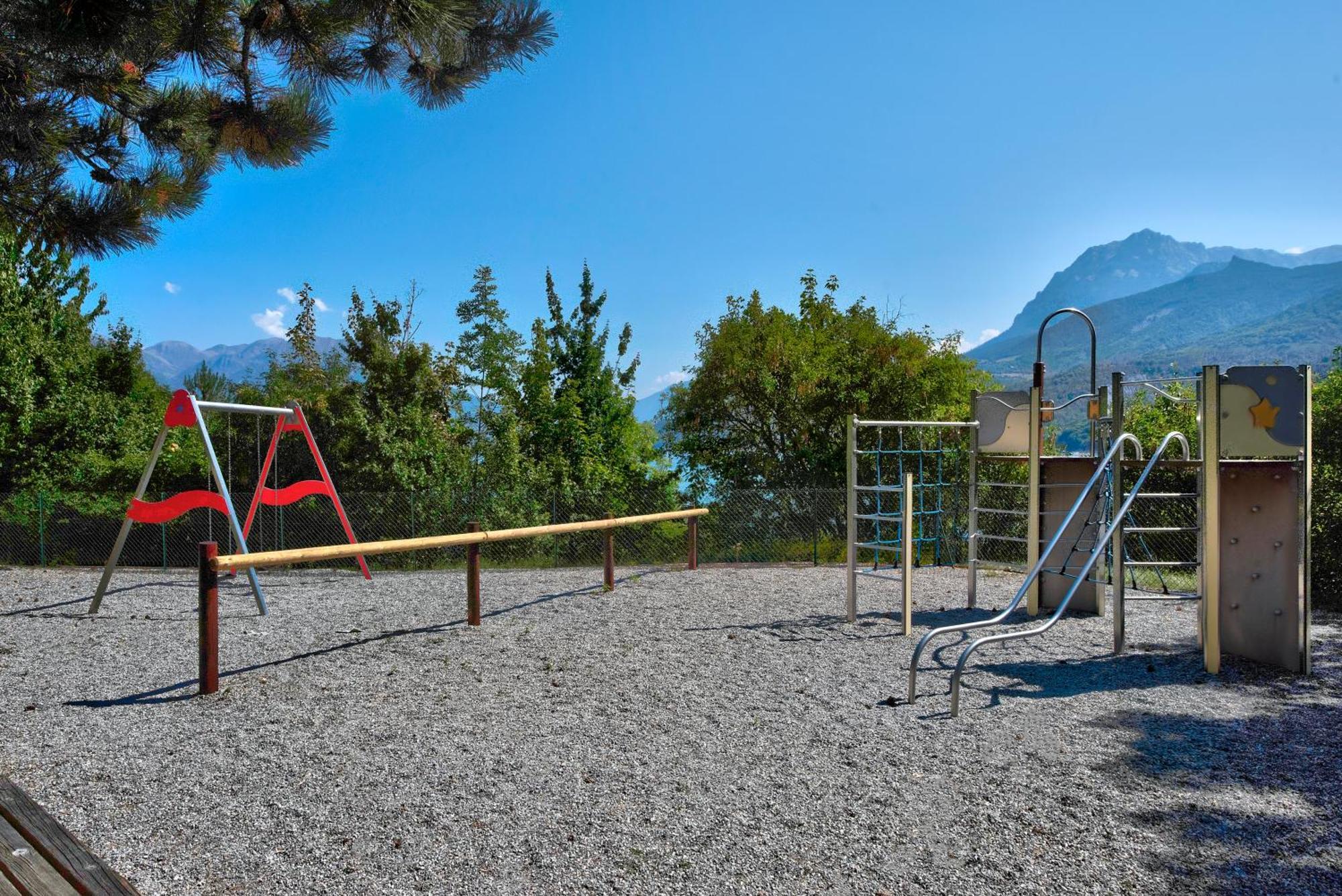 Village Club Les Hyvans Шорж Екстериор снимка