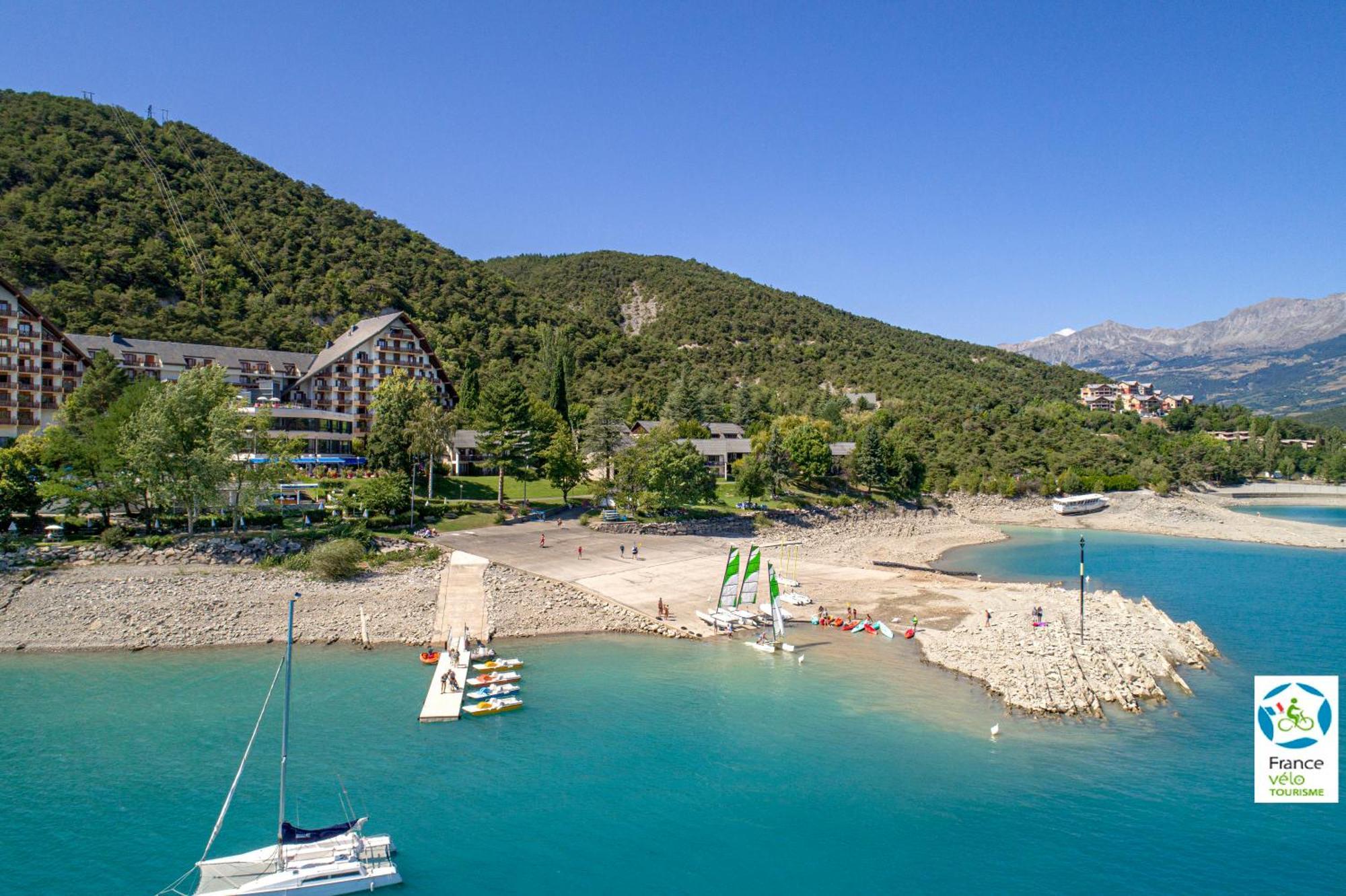Village Club Les Hyvans Шорж Екстериор снимка