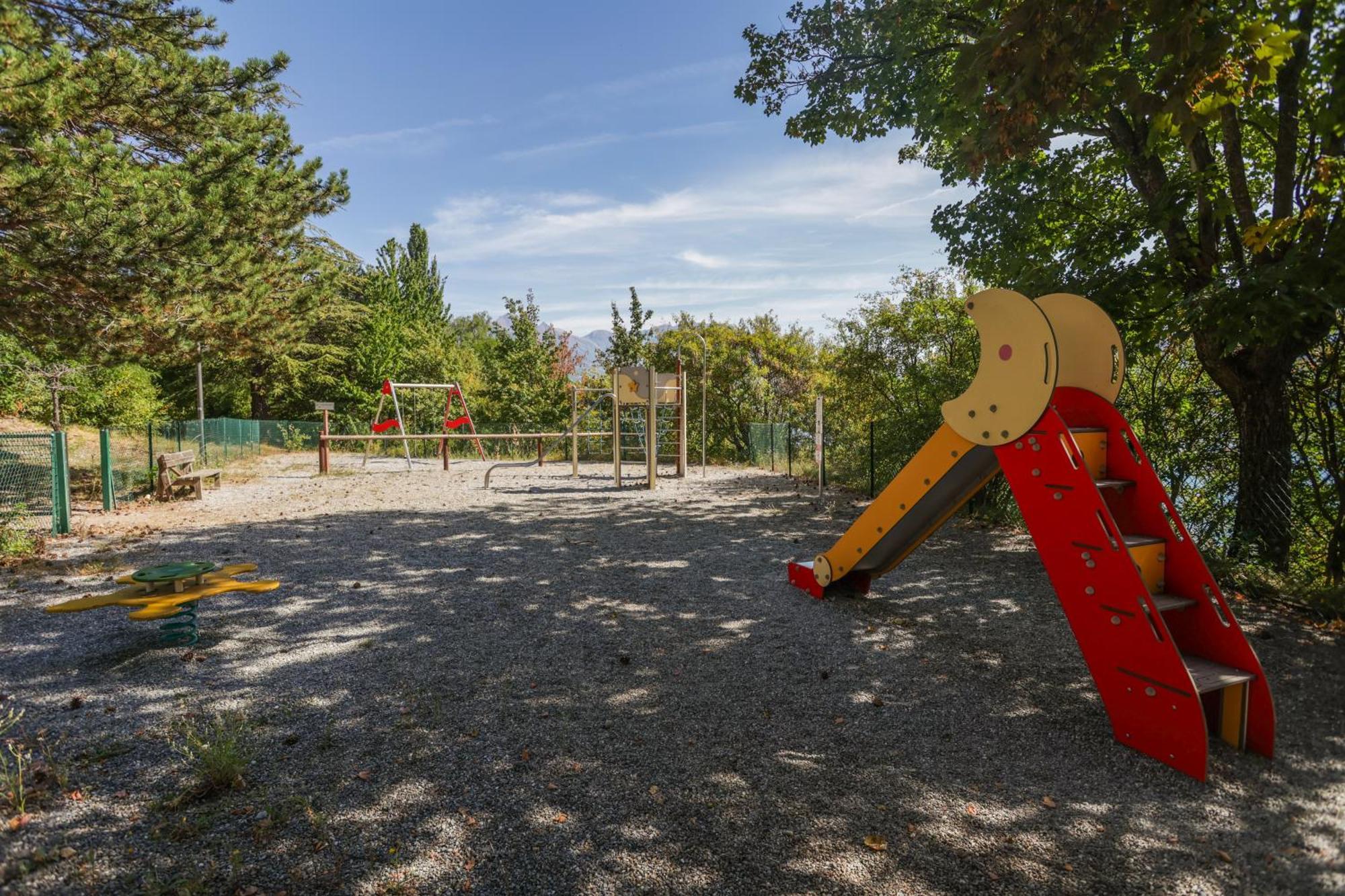 Village Club Les Hyvans Шорж Екстериор снимка