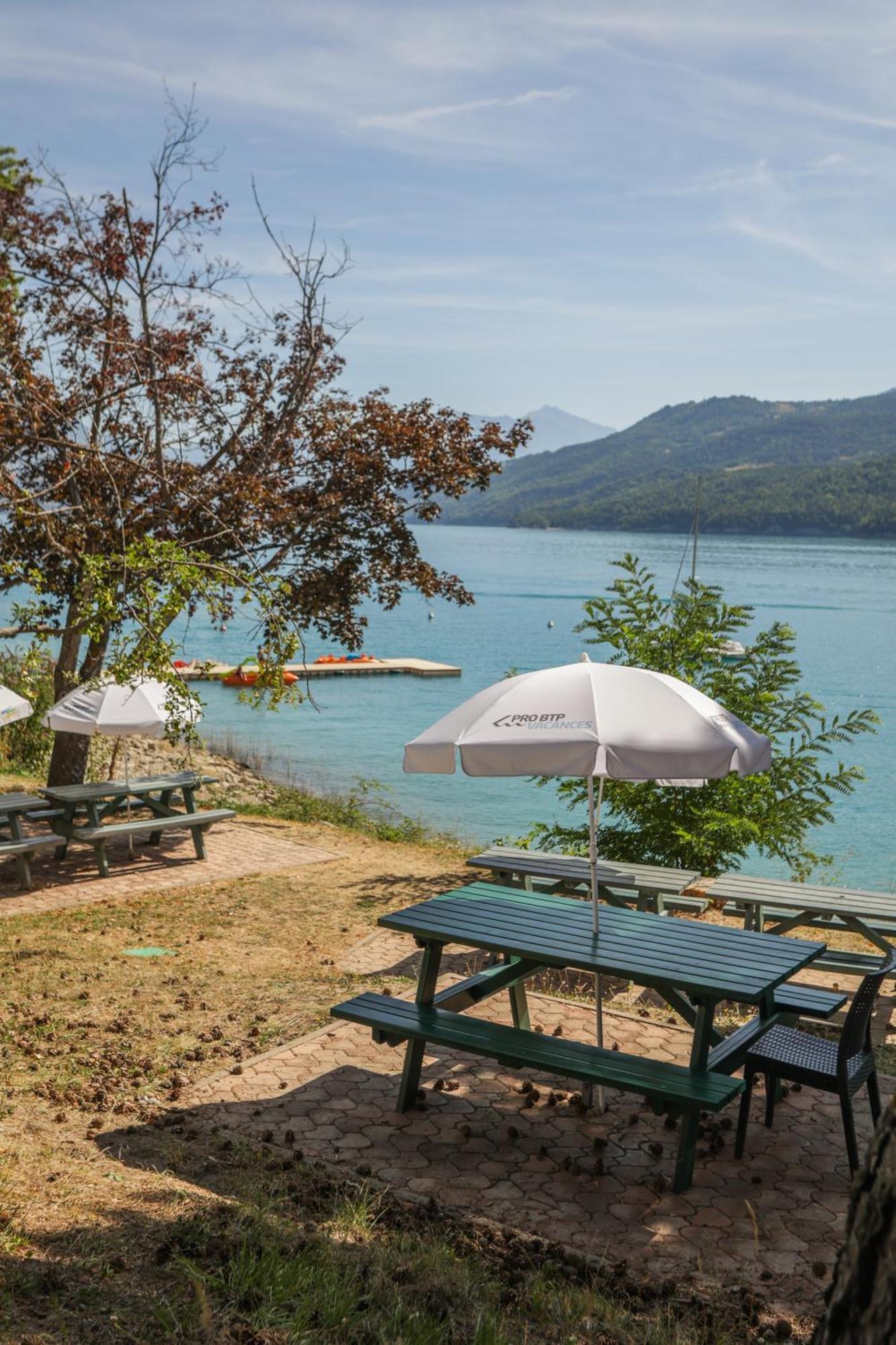 Village Club Les Hyvans Шорж Екстериор снимка