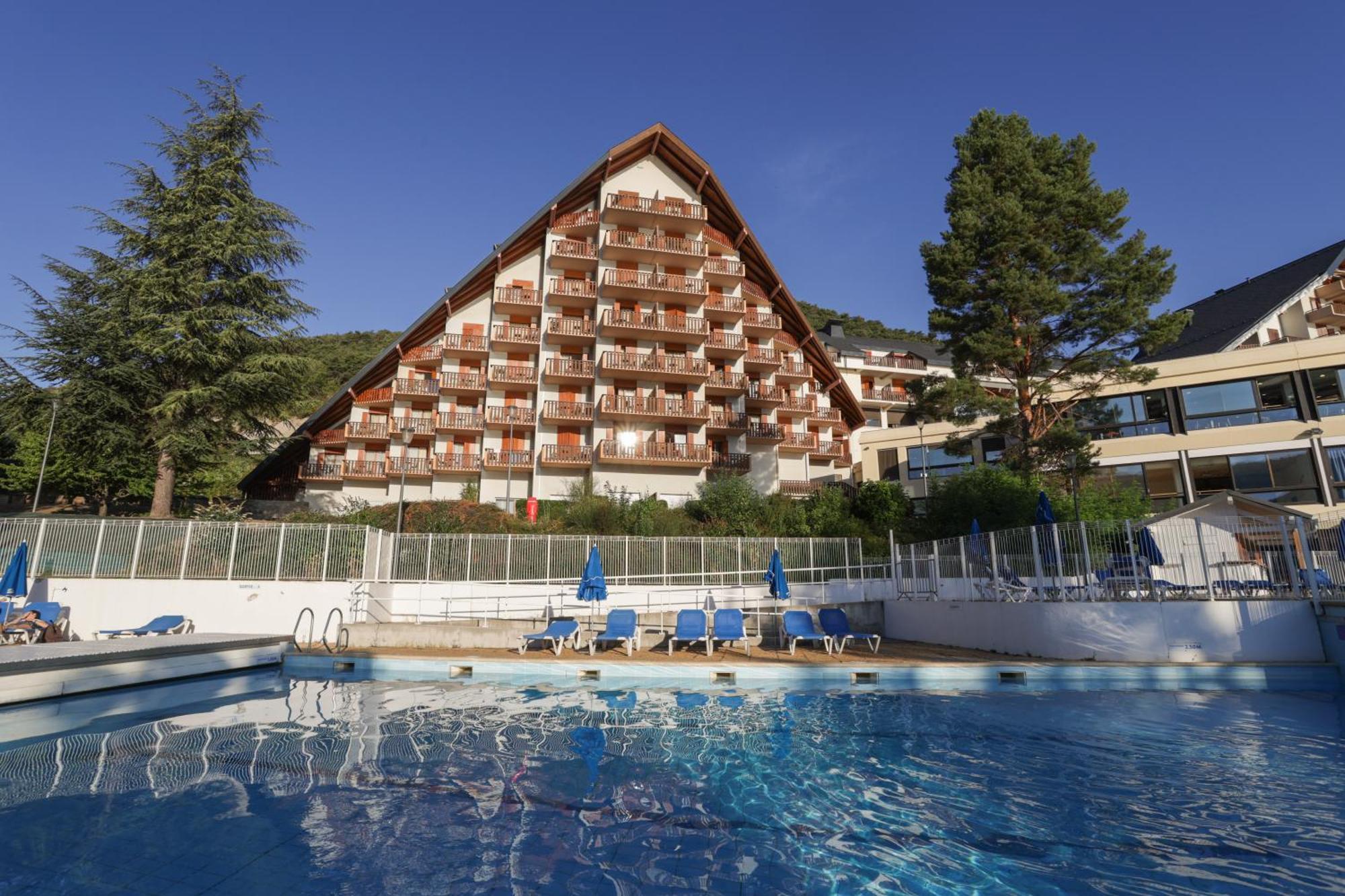 Village Club Les Hyvans Шорж Екстериор снимка