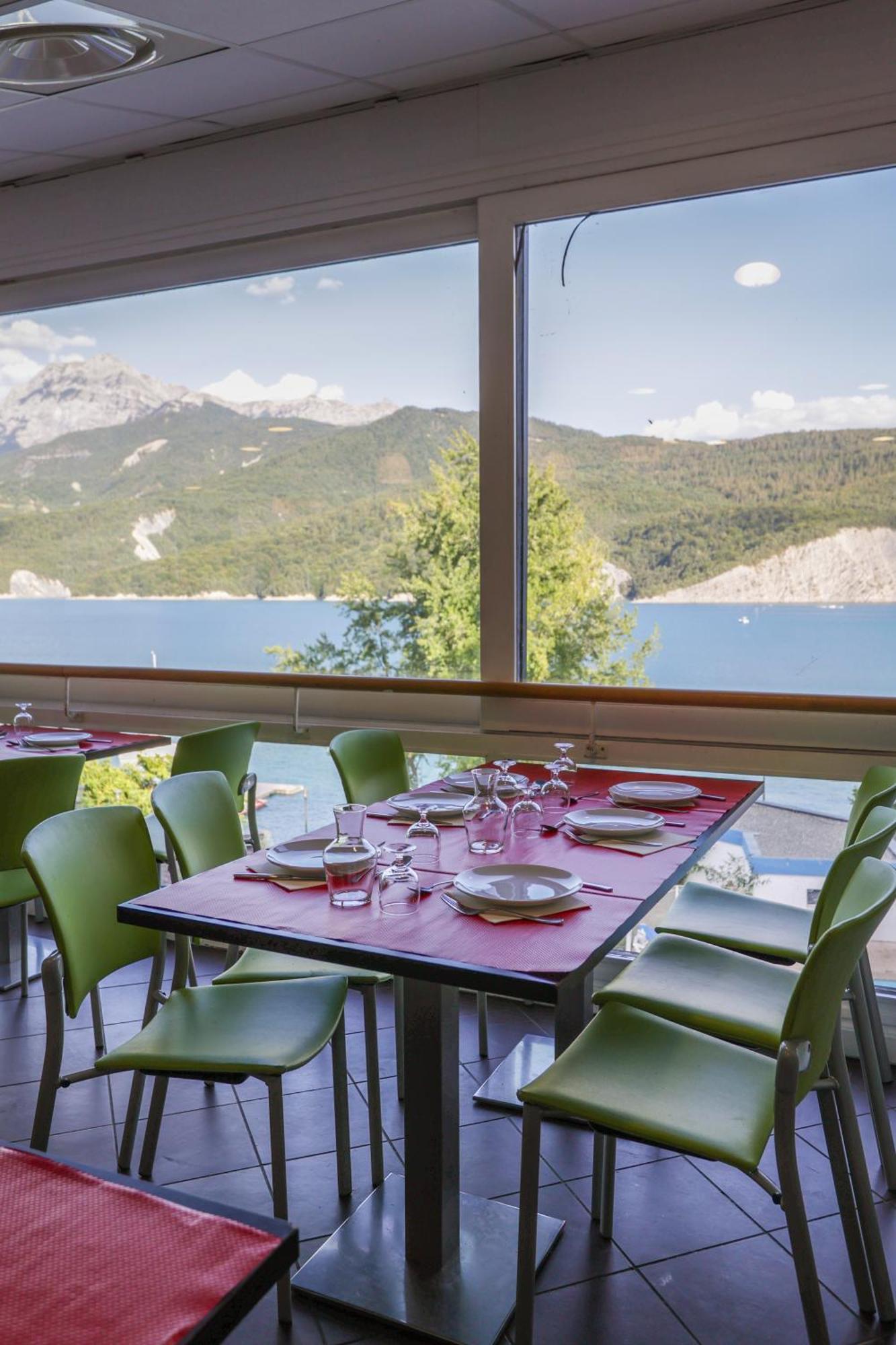 Village Club Les Hyvans Шорж Екстериор снимка