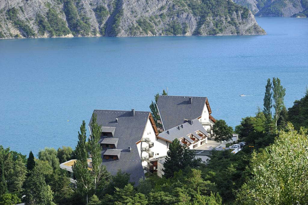 Village Club Les Hyvans Шорж Екстериор снимка