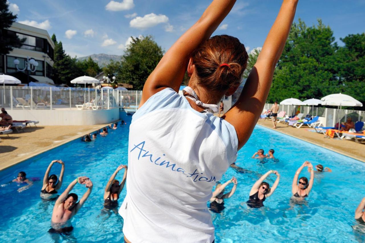 Village Club Les Hyvans Шорж Екстериор снимка