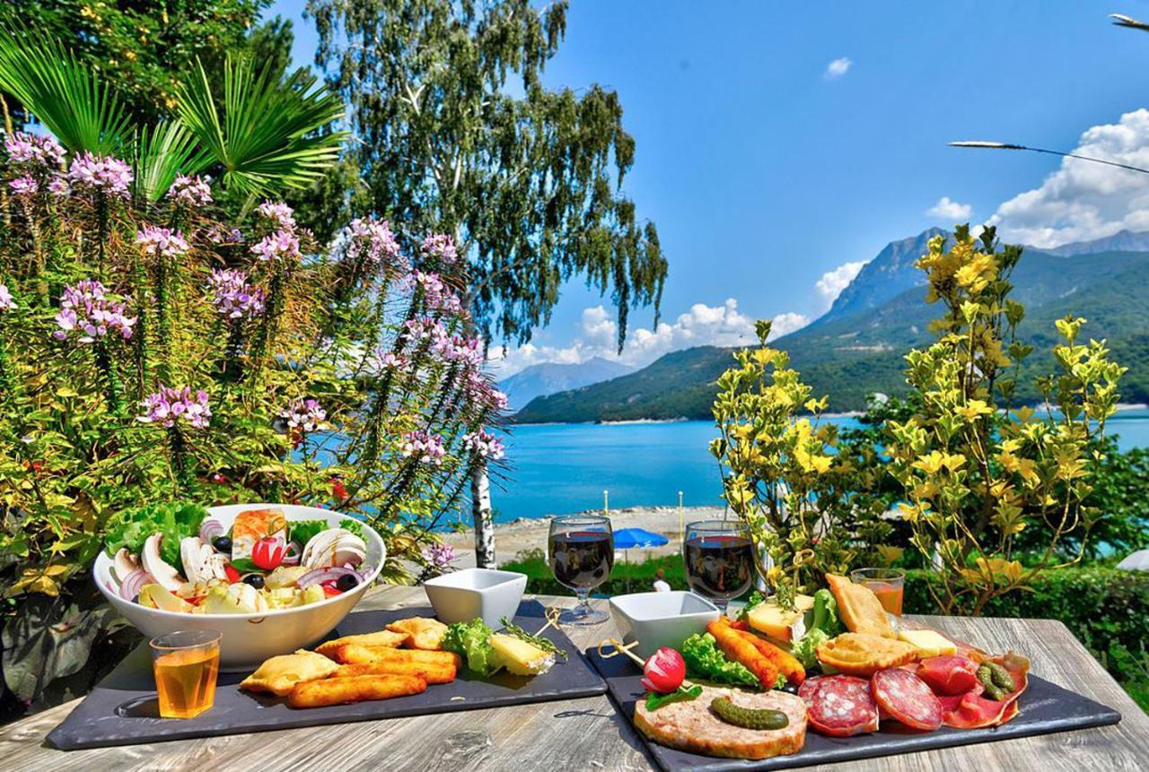 Village Club Les Hyvans Шорж Екстериор снимка