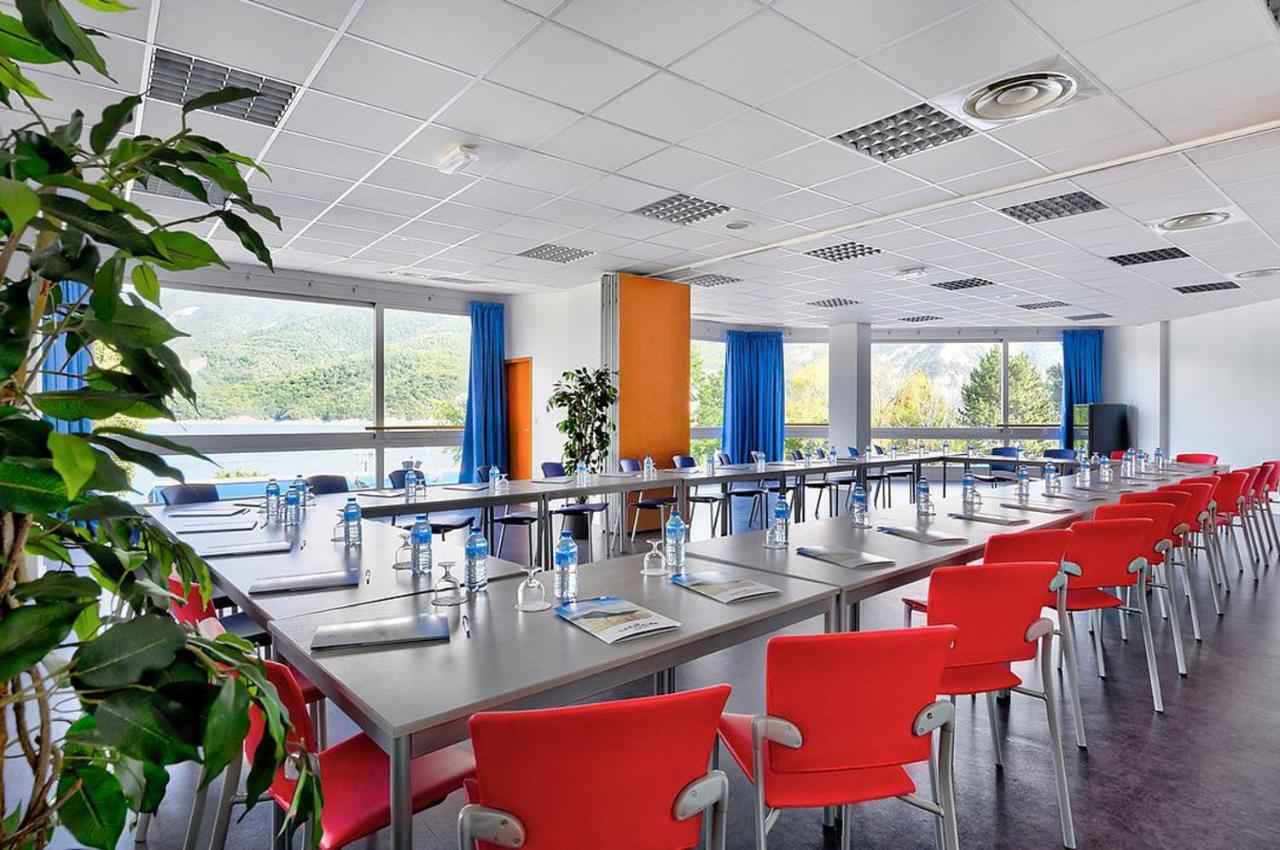 Village Club Les Hyvans Шорж Екстериор снимка